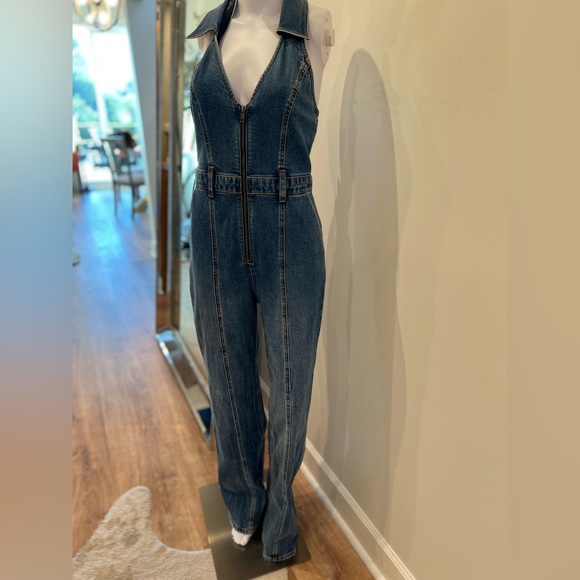 •Alice + Olivia •Noemi Halter Neck Denim Jumpsuit •Worn once •Size: 28 - Picture 15 of 15